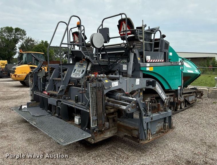 image for item DS6439 2013 Vogele Vision 5200-2I paver
