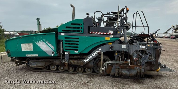 image for item DS6439 2013 Vogele Vision 5200-2I paver