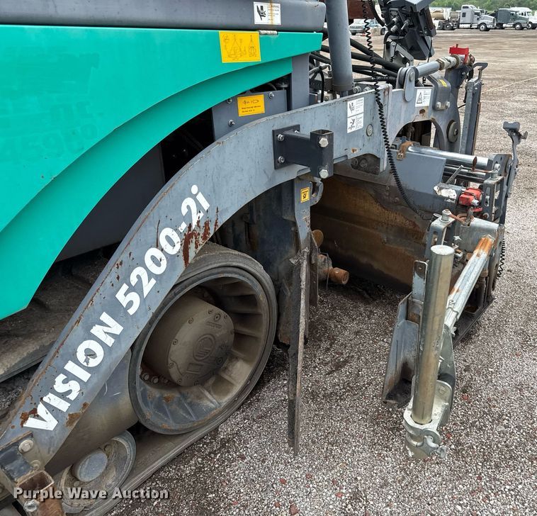 image for item DS6439 2013 Vogele Vision 5200-2I paver