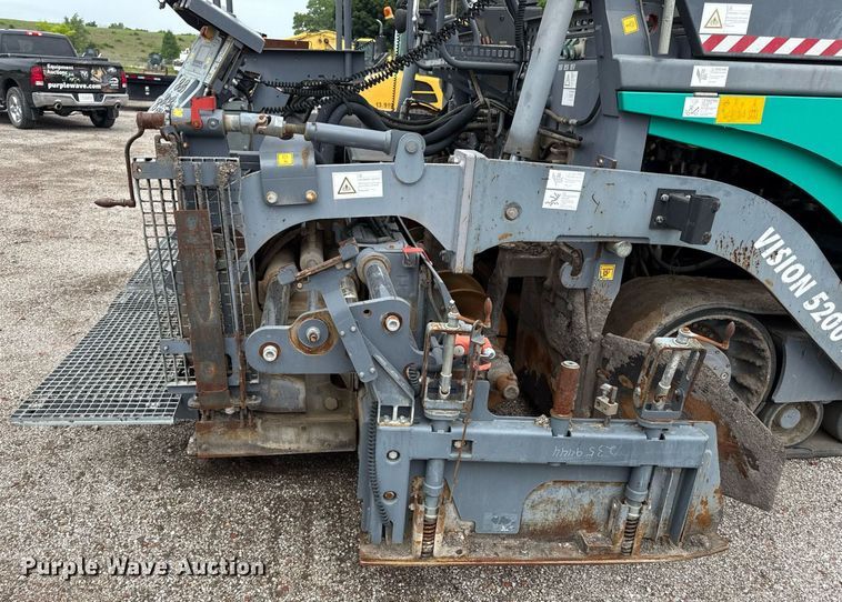 image for item DS6439 2013 Vogele Vision 5200-2I paver