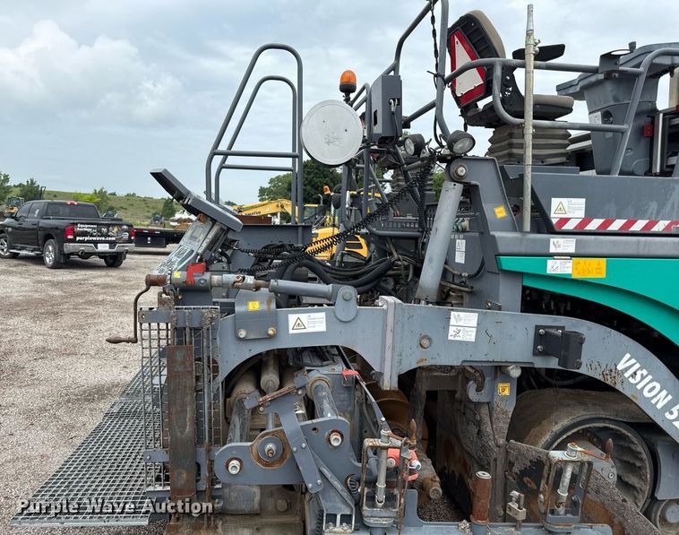 image for item DS6439 2013 Vogele Vision 5200-2I paver