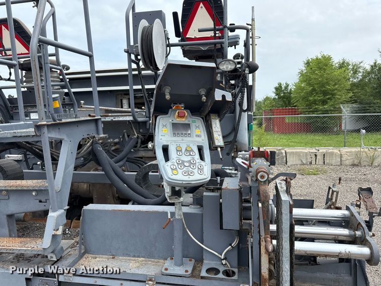 image for item DS6439 2013 Vogele Vision 5200-2I paver