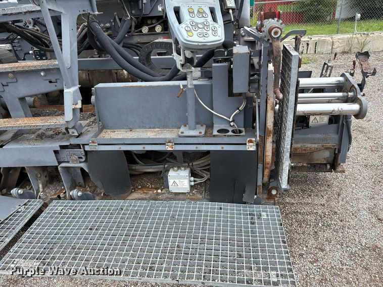 image for item DS6439 2013 Vogele Vision 5200-2I paver