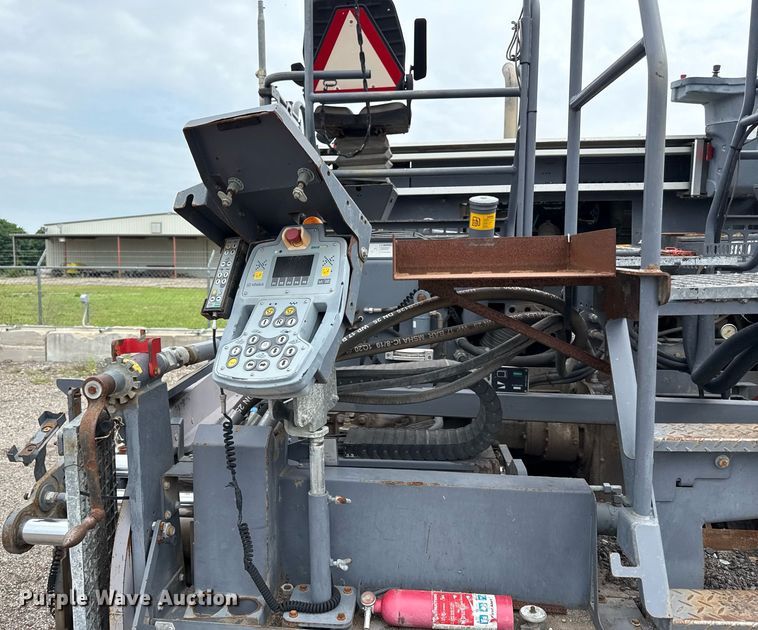 image for item DS6439 2013 Vogele Vision 5200-2I paver