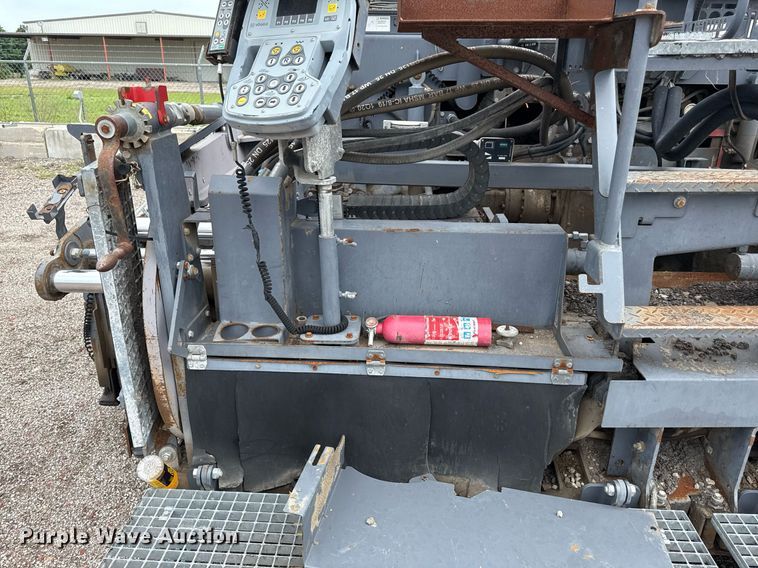 image for item DS6439 2013 Vogele Vision 5200-2I paver