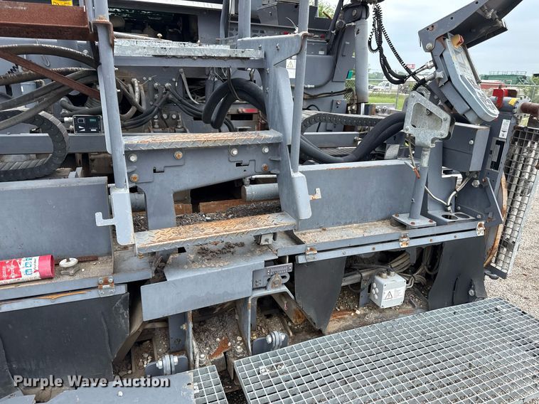 image for item DS6439 2013 Vogele Vision 5200-2I paver