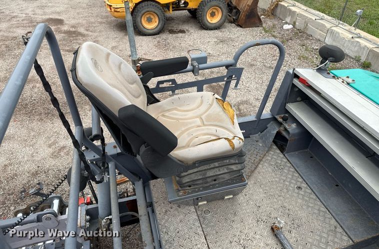 image for item DS6439 2013 Vogele Vision 5200-2I paver