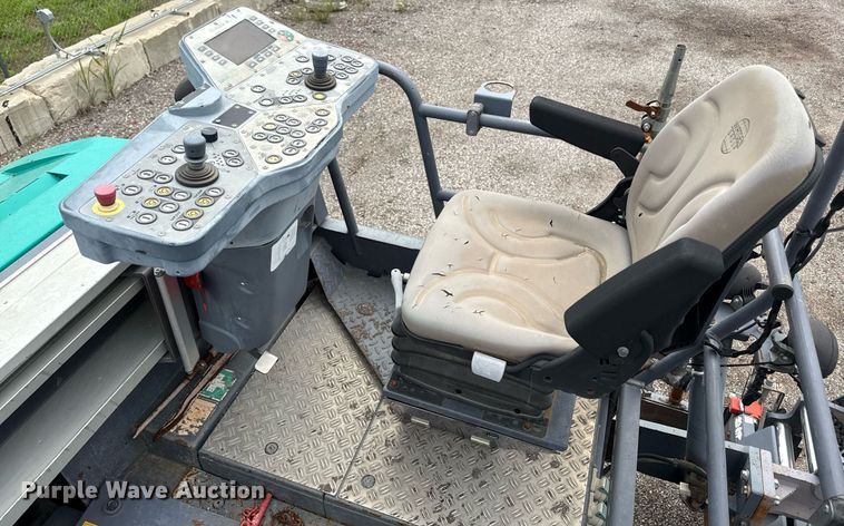 image for item DS6439 2013 Vogele Vision 5200-2I paver