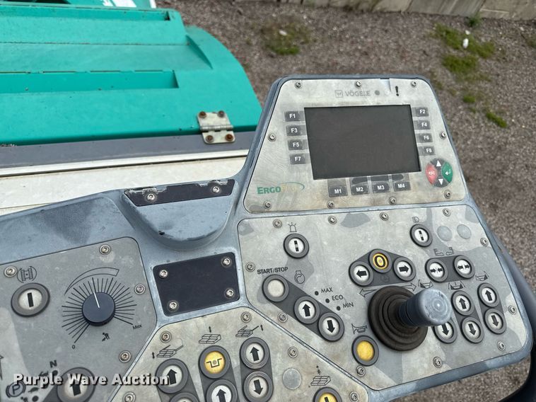 image for item DS6439 2013 Vogele Vision 5200-2I paver