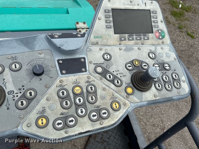 image for item DS6439 2013 Vogele Vision 5200-2I paver