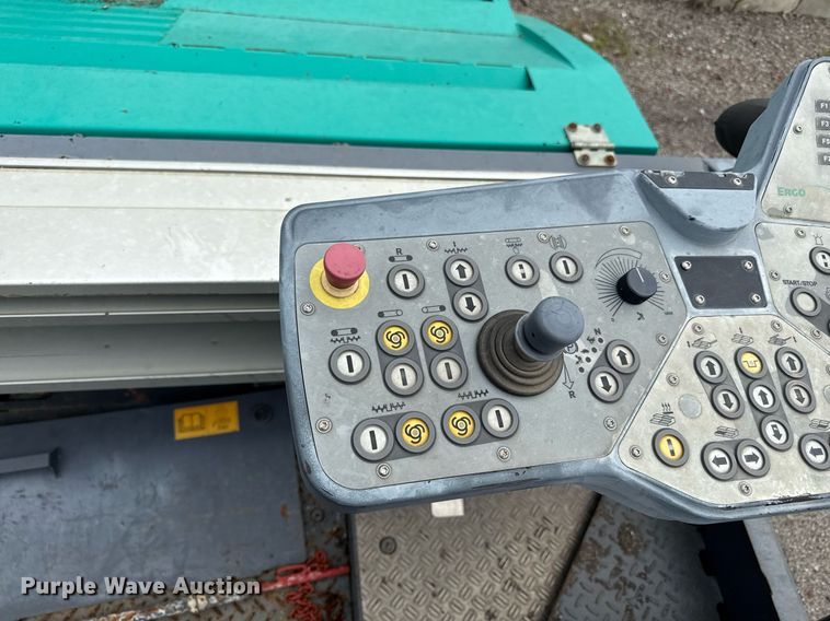 image for item DS6439 2013 Vogele Vision 5200-2I paver