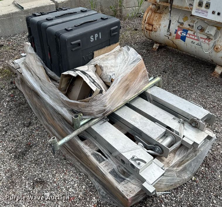 image for item DS6439 2013 Vogele Vision 5200-2I paver