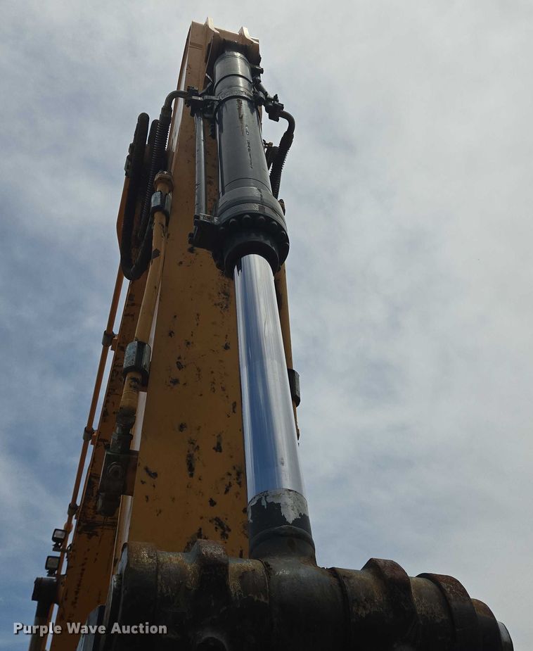 image for item DT4919 2020 Hyundai HX330L excavator