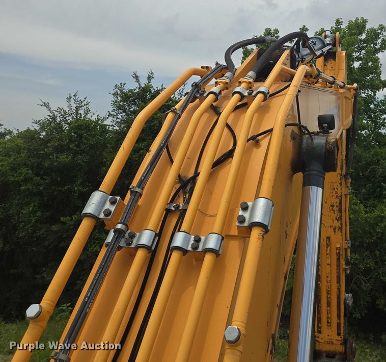 image for item DT4919 2020 Hyundai HX330L excavator