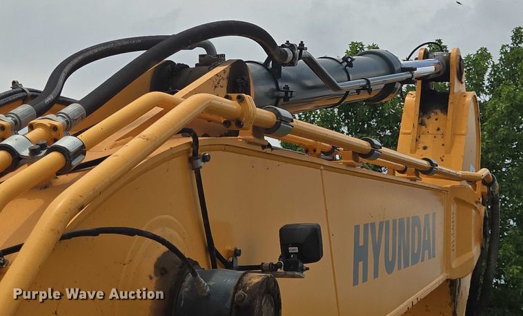 image for item DT4919 2020 Hyundai HX330L excavator