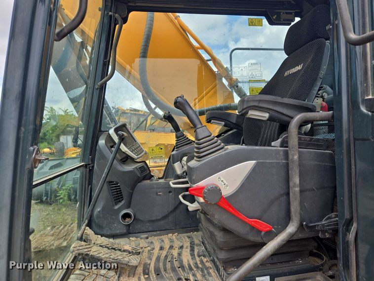 image for item DT4919 2020 Hyundai HX330L excavator