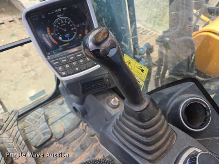 image for item DT4919 2020 Hyundai HX330L excavator