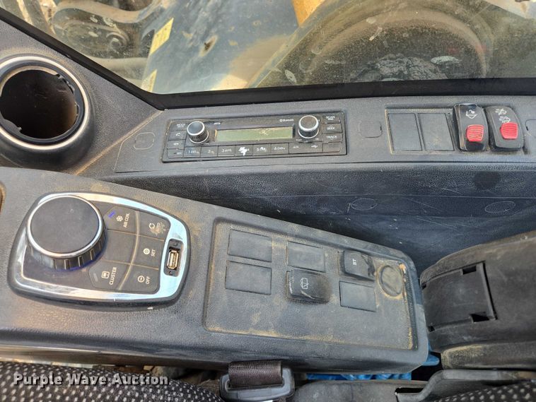 image for item DT4919 2020 Hyundai HX330L excavator