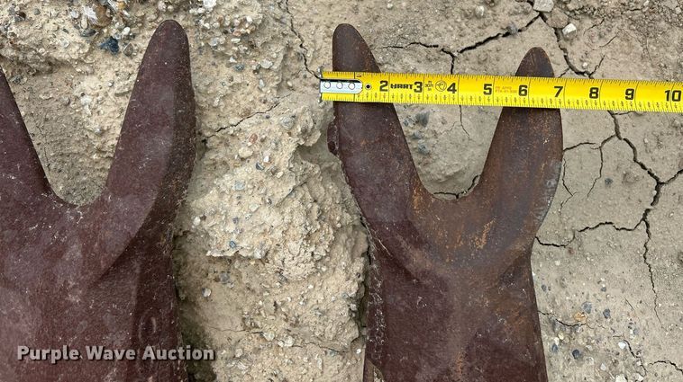 image for item DT4919 2020 Hyundai HX330L excavator