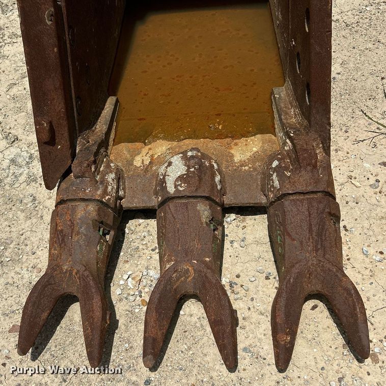 image for item DT4919 2020 Hyundai HX330L excavator