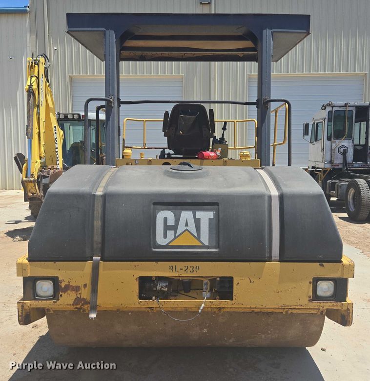 image for item DT4923 1998 Caterpillar CB-634C double drum vibratory roller