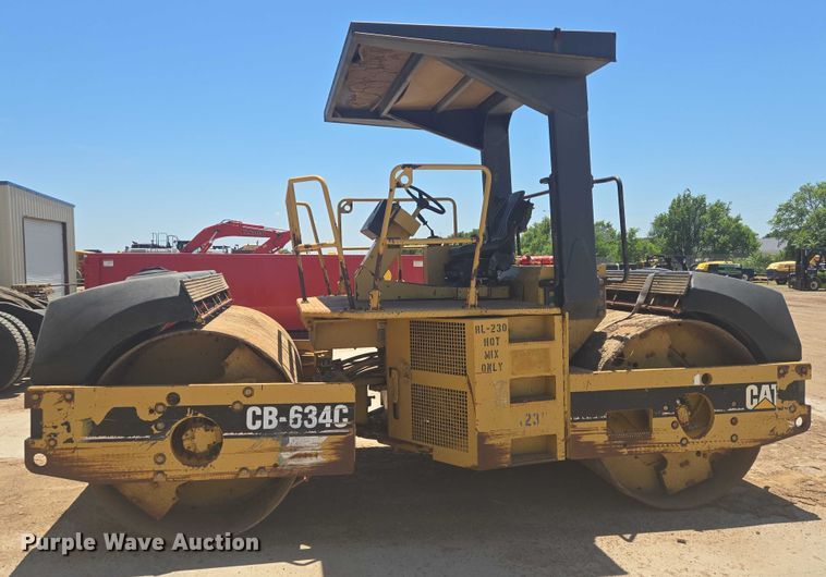 image for item DT4923 1998 Caterpillar CB-634C double drum vibratory roller