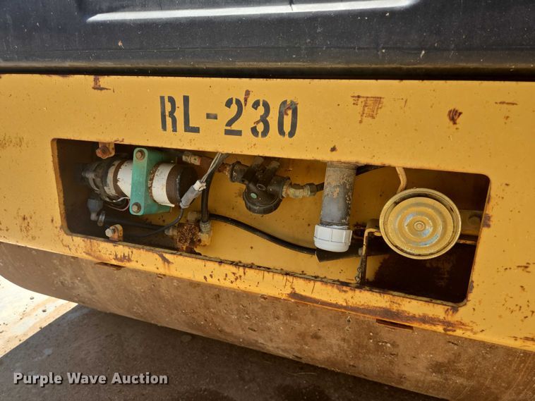 image for item DT4923 1998 Caterpillar CB-634C double drum vibratory roller