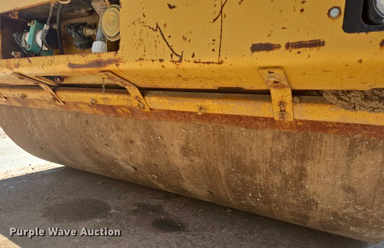 image for item DT4923 1998 Caterpillar CB-634C double drum vibratory roller