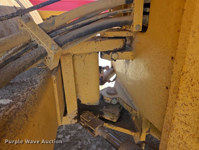 image for item DT4923 1998 Caterpillar CB-634C double drum vibratory roller