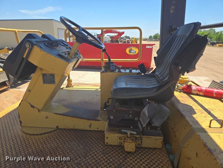 image for item DT4923 1998 Caterpillar CB-634C double drum vibratory roller