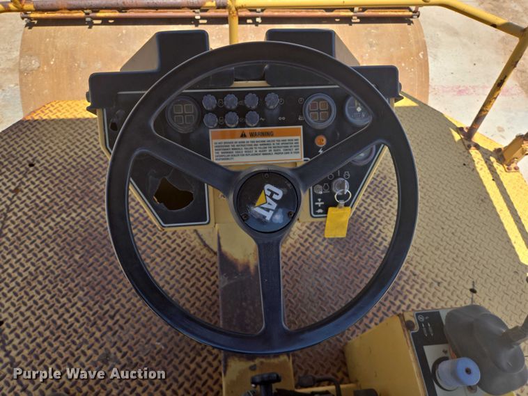 image for item DT4923 1998 Caterpillar CB-634C double drum vibratory roller