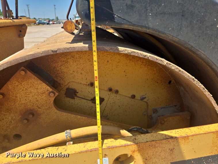 image for item DT4923 1998 Caterpillar CB-634C double drum vibratory roller
