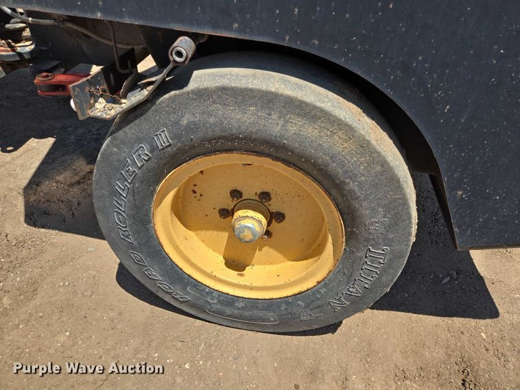 image for item DT4926 Hypac C530A pneumatic roller