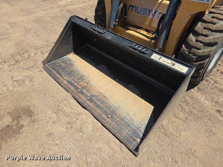 image for item DT4927 2017 Mustang 1650R skid steer loader