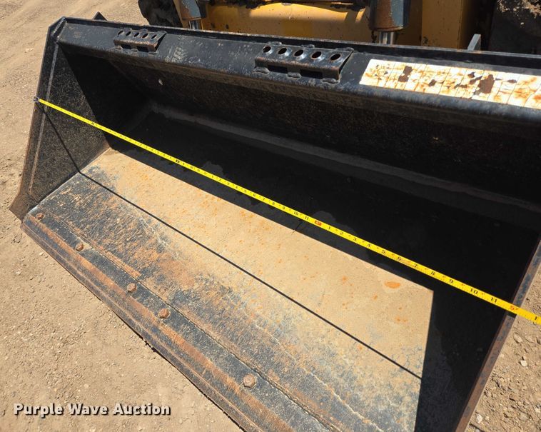 image for item DT4927 2017 Mustang 1650R skid steer loader