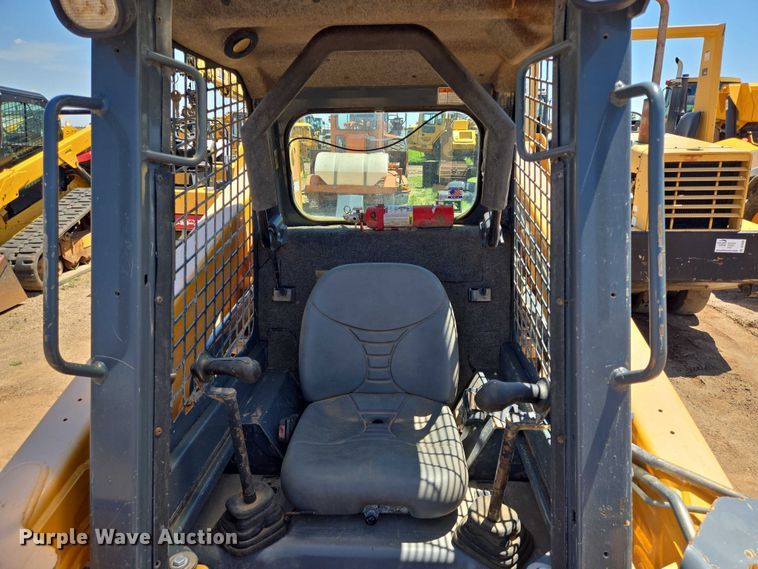 image for item DT4927 2017 Mustang 1650R skid steer loader