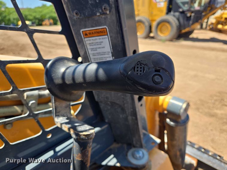 image for item DT4927 2017 Mustang 1650R skid steer loader