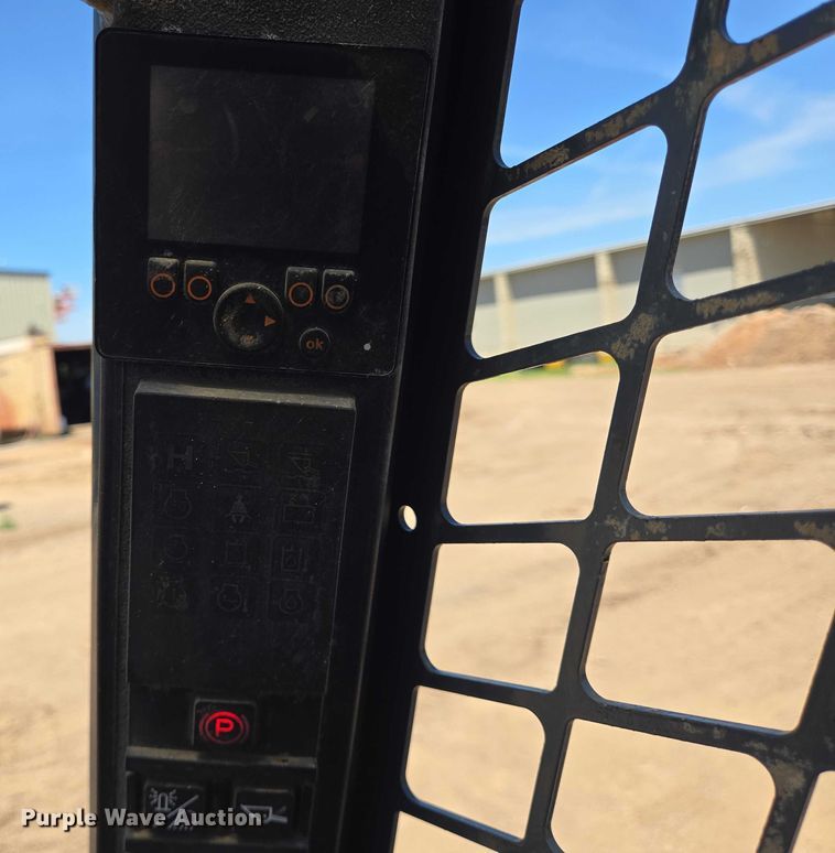 image for item DT4927 2017 Mustang 1650R skid steer loader