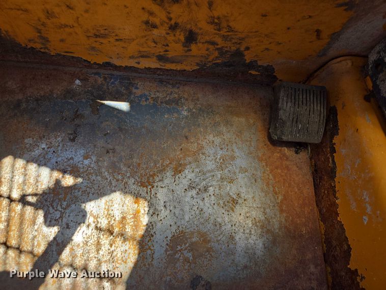 image for item DT4927 2017 Mustang 1650R skid steer loader