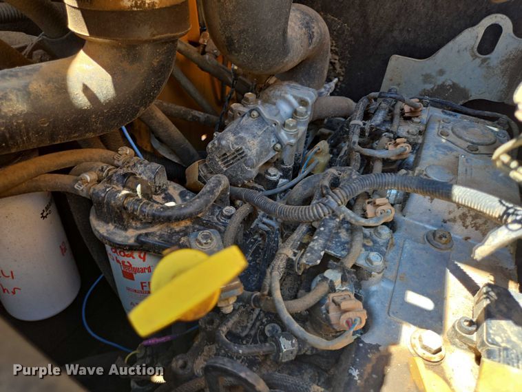 image for item DT4927 2017 Mustang 1650R skid steer loader