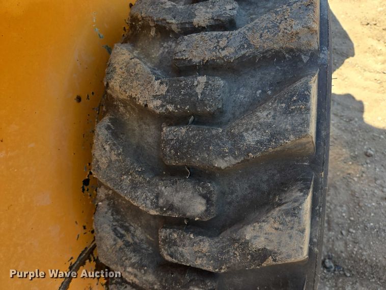 image for item DT4927 2017 Mustang 1650R skid steer loader