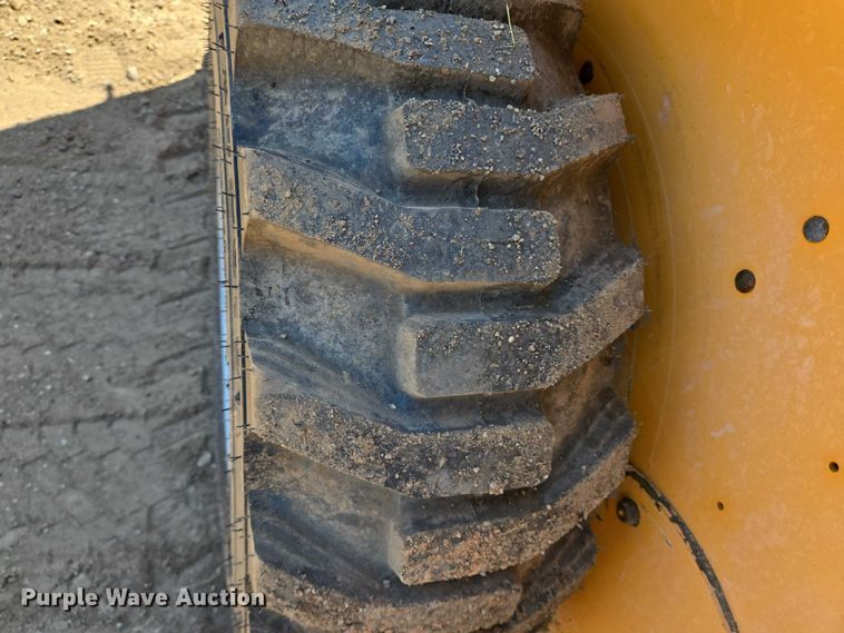 image for item DT4927 2017 Mustang 1650R skid steer loader