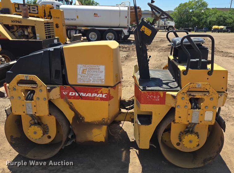 image for item DT4928 1998 DynaPac CC122 double drum vibratory roller