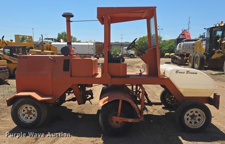 image for item DT4929 1998 Broce RJ350 broom