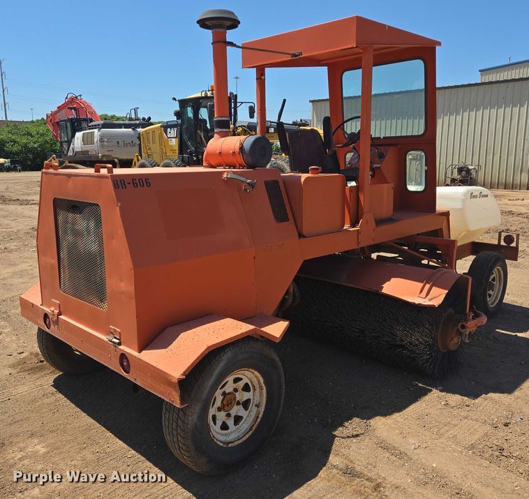 image for item DT4929 1998 Broce RJ350 broom