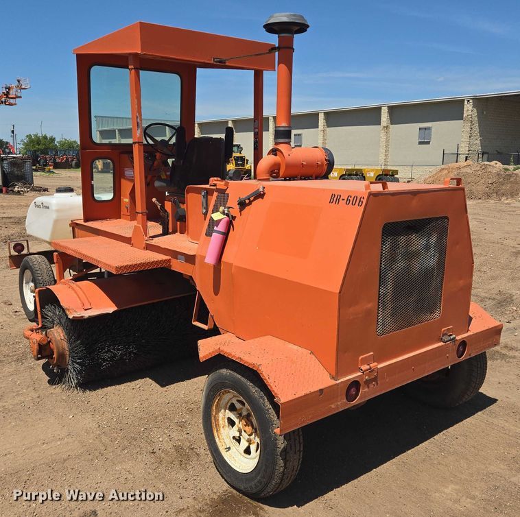 image for item DT4929 1998 Broce RJ350 broom