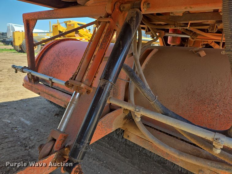 image for item DT4929 1998 Broce RJ350 broom