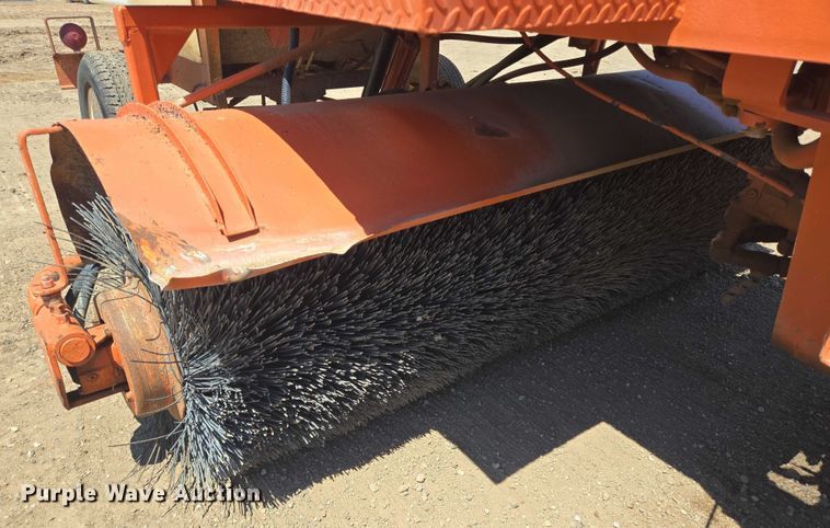 image for item DT4929 1998 Broce RJ350 broom