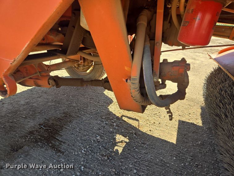 image for item DT4929 1998 Broce RJ350 broom