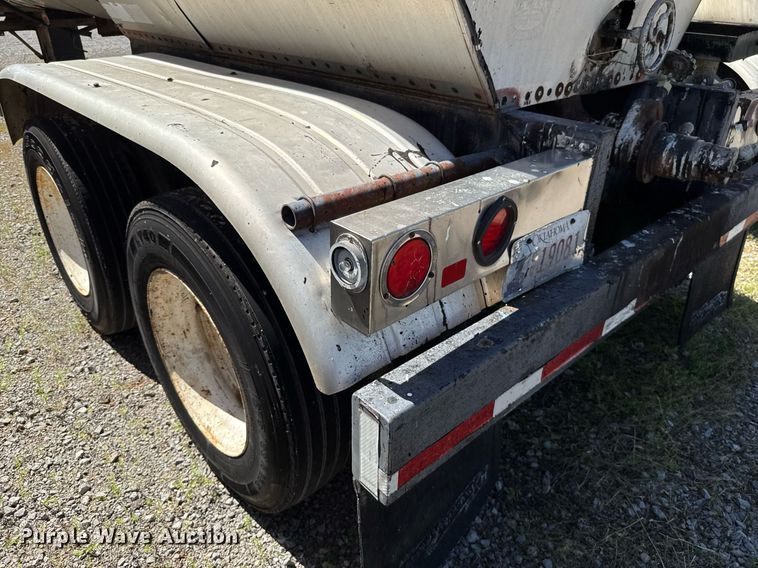 image for item DT6630 1986 Polar Tank Trailers G2-7497 tank trailer